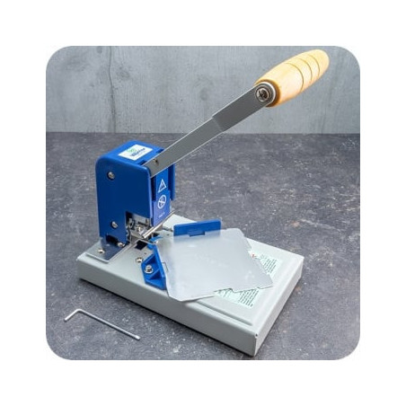 Half moon calendar cutter